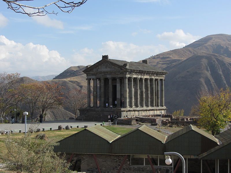 800px-Garni,_Pagan_Temple_&_Fortress01.jpg