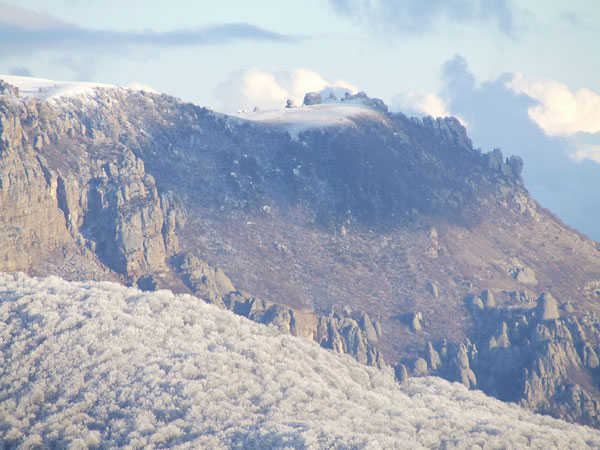 Долина Привидений на склоне горы Димерджи, вид с Чатырдага. 25.12.2008