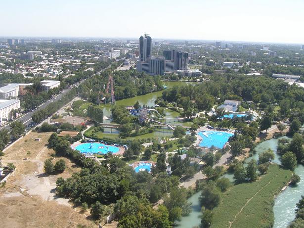 Вид на аквапарк с Ташкентской телебашни