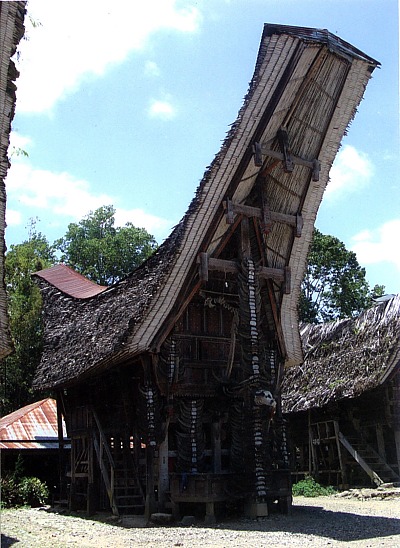 Традиционный дом народности тана-тораджа, Южный Сулавеси