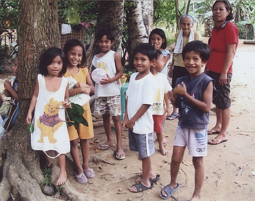 Дети на острове Масбате