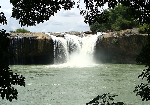 Водопад Драй Сап близ города Буон Ма Тхуот. Вьетнам
