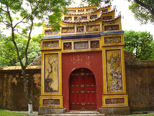 Небольшой китайский храм. Вьетнам