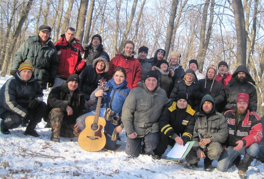 Фото от 28.01.2012 в 13:16. На момент съемки в кадре отсутствовал «Угрюмый». Не видно Гусара – его закрыли. Очень  жаль, он стоит за мной спиной к фотоаппарату. Отвернулся он специально, что бы запомнили, но…запомним на слово.